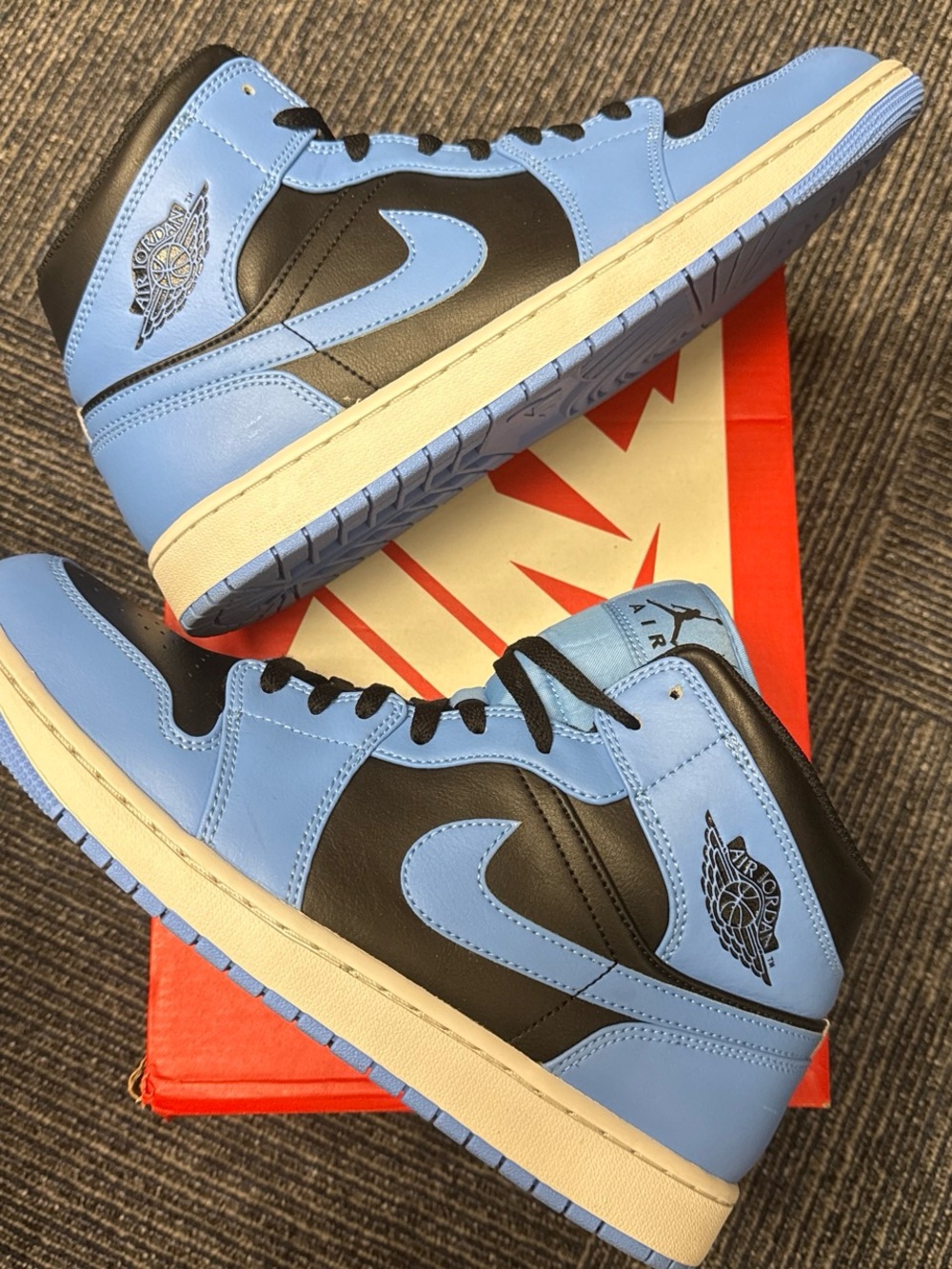 Air Jordan 1 Mid University Blue Black